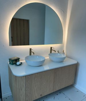 Vanity 10